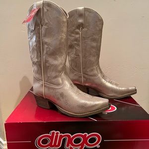 NWT Dingo Women’s Kyla Cowboy Boots Gold 7.5